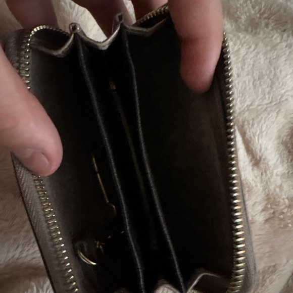 Gucci Brown Embossed Wallet - Picture 2 of 6